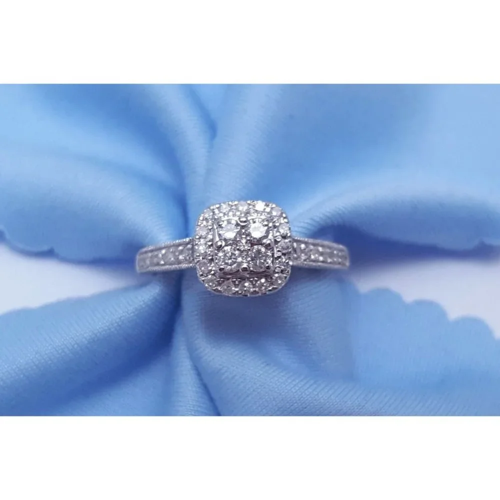 Beautiful 10K Karat Solid White Gold Designer Round Cut Diamond Engagement Ring